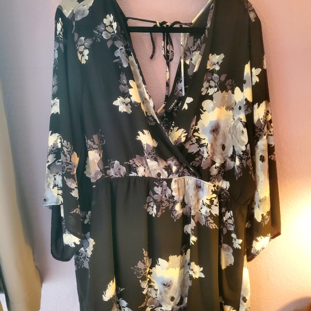 Torrid sz 3 black floral blouse